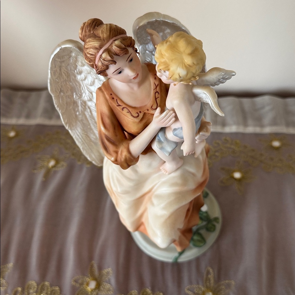 Porcelain Angel holding baby Cherub Hand Painted - Picture 3 of 8